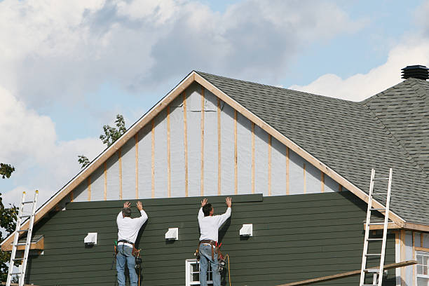 Professional Vinyl Siding technician working in Elizabeth City, NC